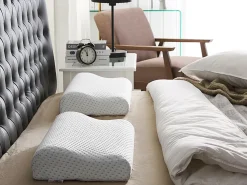 Beliani Cuscino da letto KANGTO Alto Schiuma memory 30 x 50 cm Bianco Bianco Blu