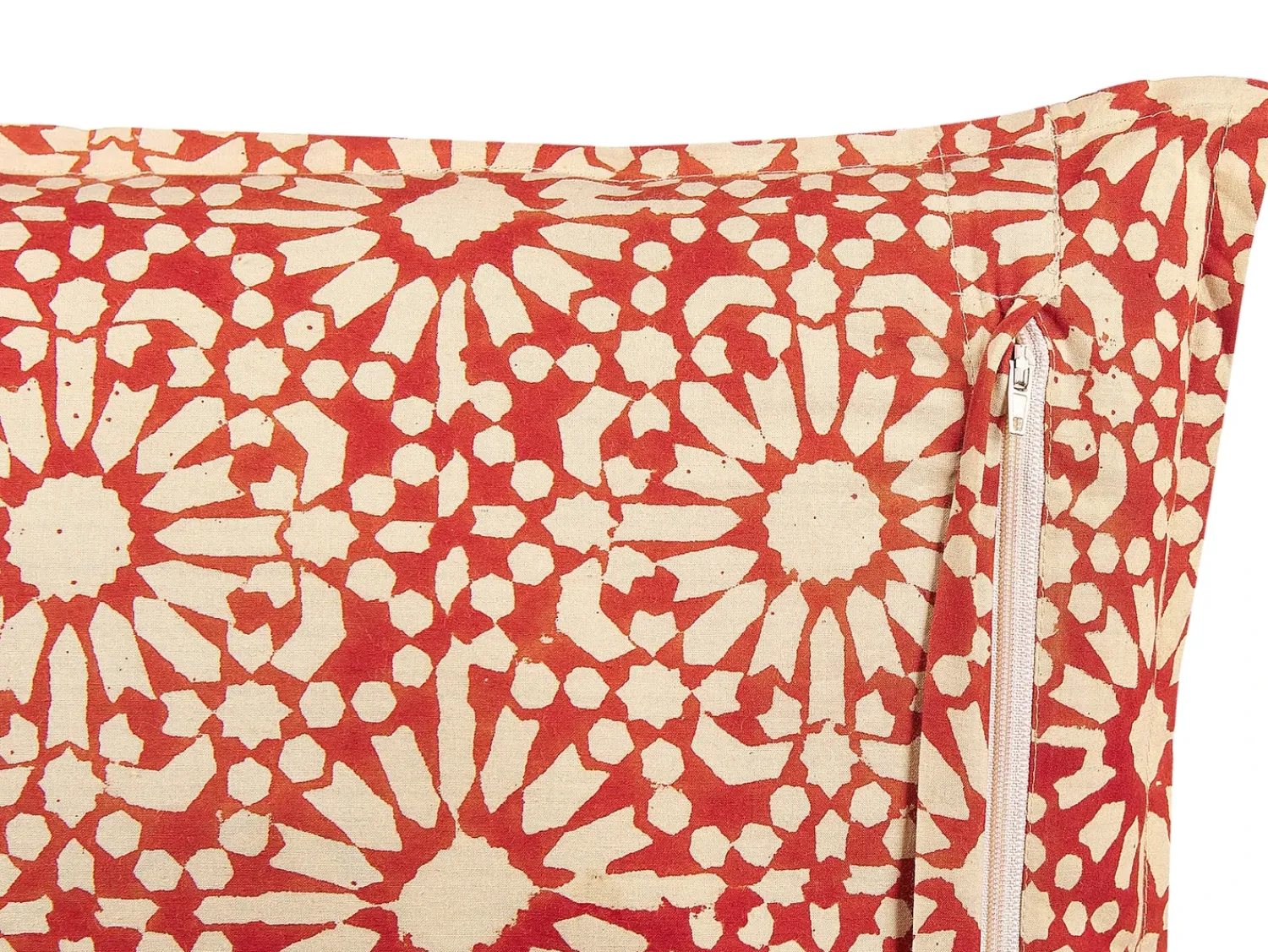 Beliani Cuscino decorativo CEIBA Cotone 45 x 45 cm Rosso Trama geometrica Beige Rosso