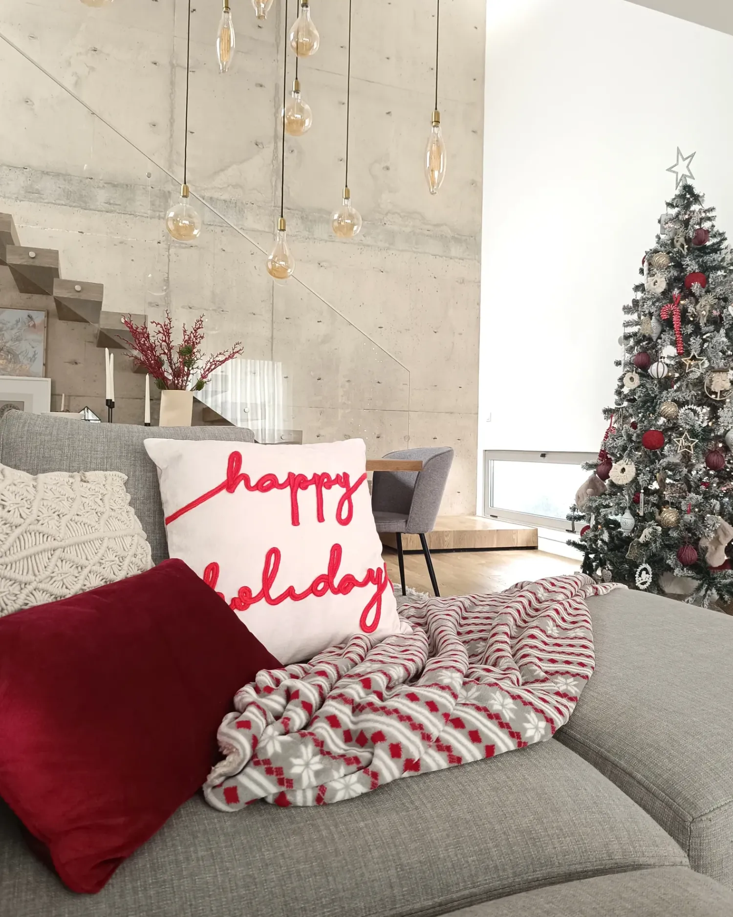 Beliani Cuscino decorativo EXACUM Velluto 45 x 45 cm Bianco Modello natalizio Bianco Rosso