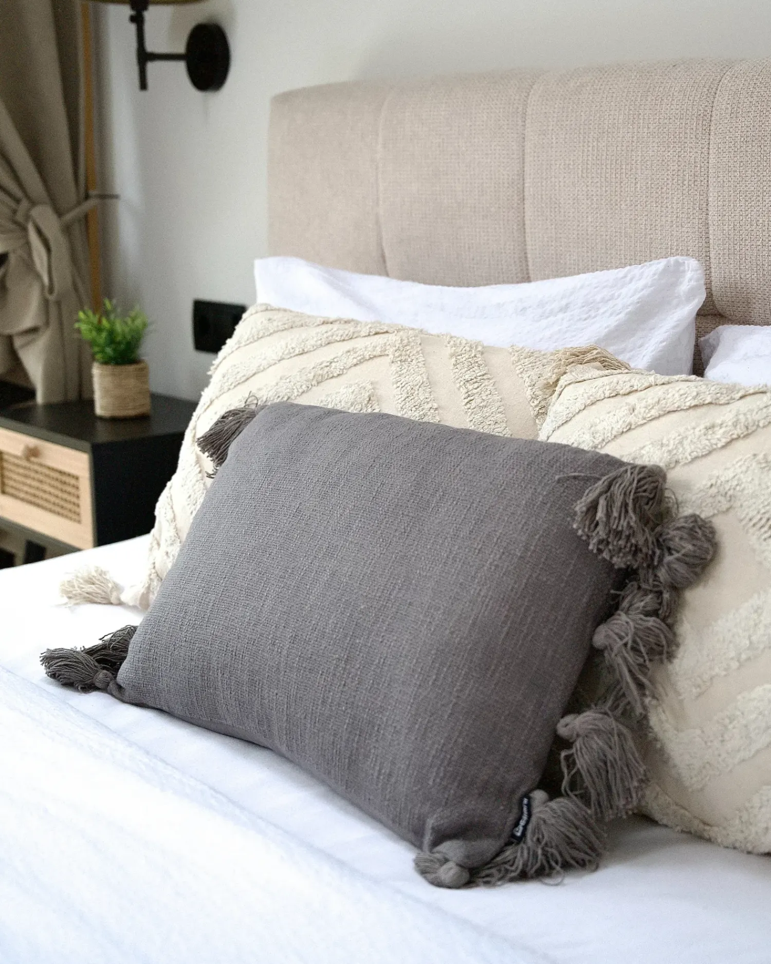 Sale Beliani Cuscino decorativo LYTHRUM Cotone 55 x 35 cm scuro Tinta unita Grigio
