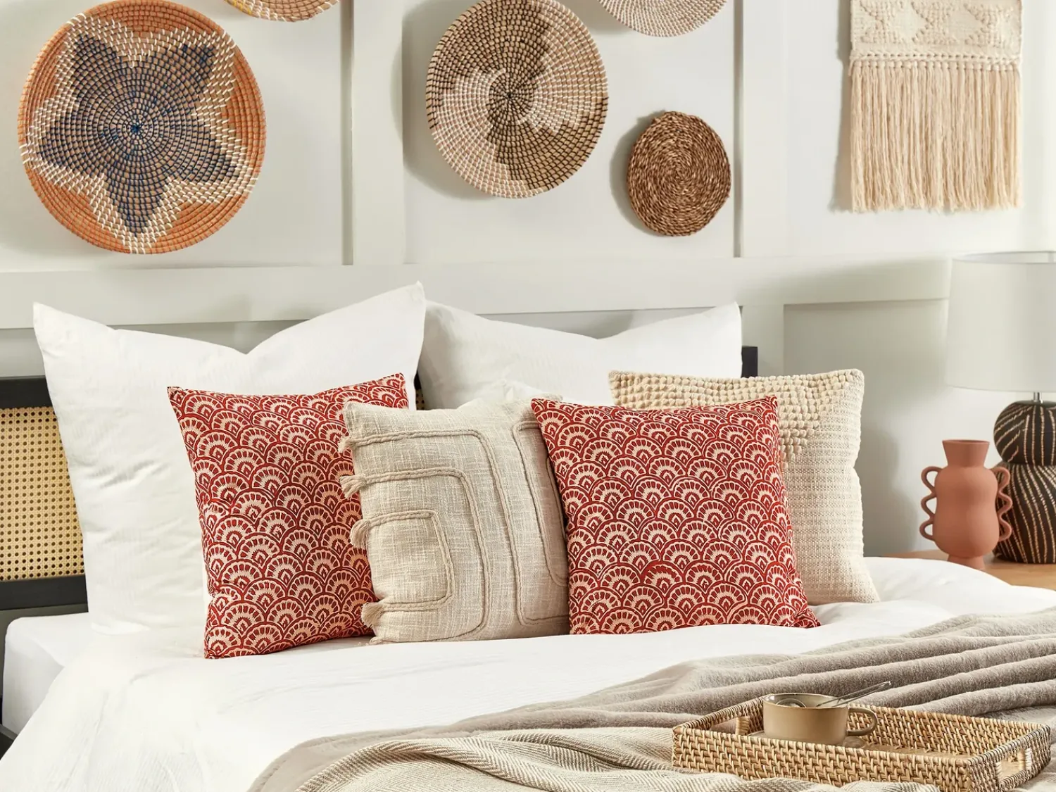 Beliani Cuscino decorativo RHUS Cotone 45 x 45 cm Rosso Trama geometrica Bianco Rosso