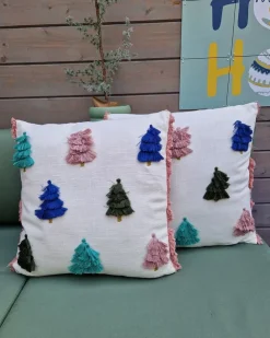 Online Beliani Cuscino decorativo SKIMMIA Cotone 45 x 45 cm Bianco Modello natalizio Bianco Blu Rosa Verde
