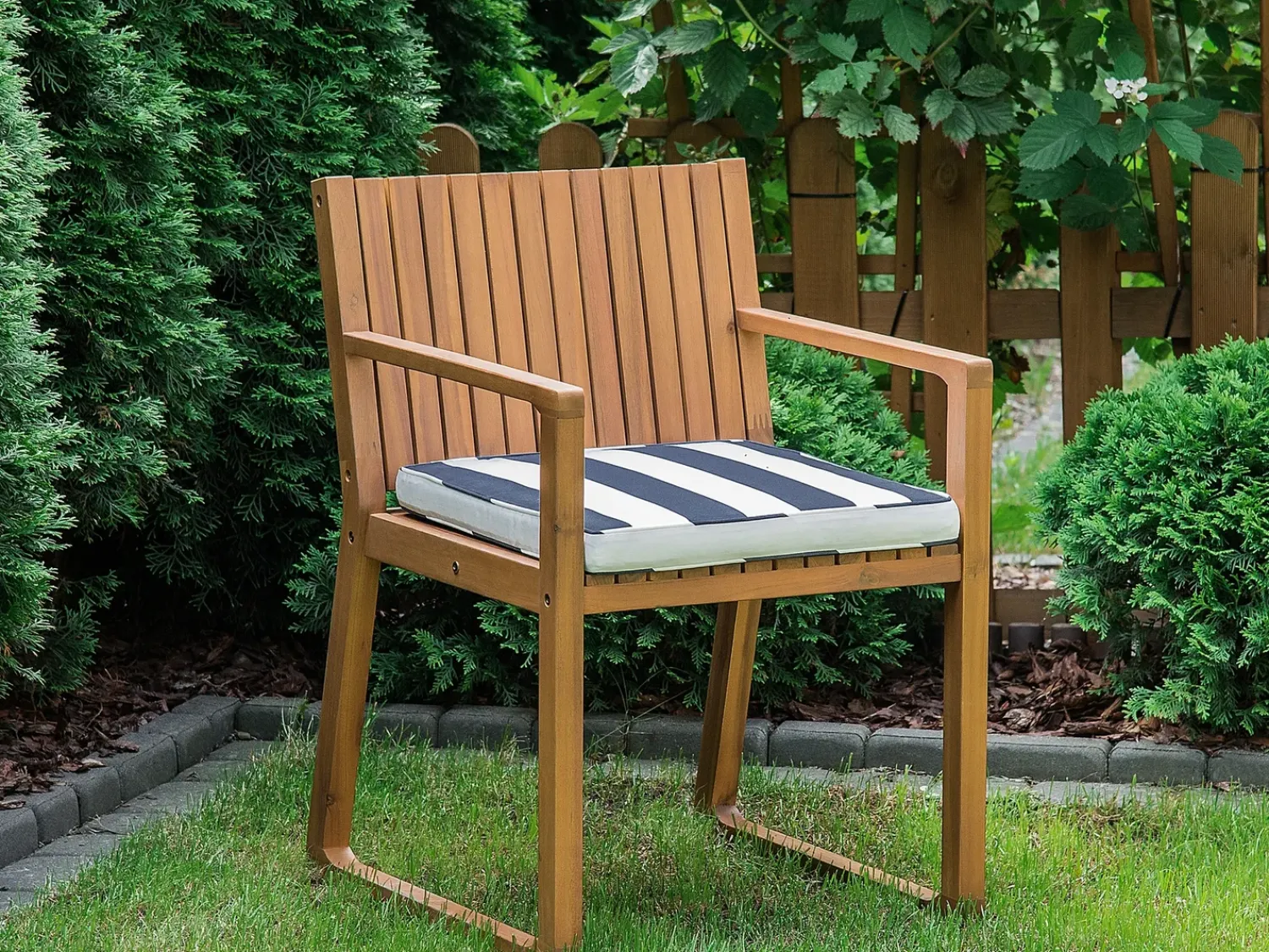 Online Beliani Cuscino per sedia SASSARI 46 x 46 cm Blu marino Bianco Blu