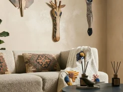 Beliani Decorazione da parete Giraffa EKPOMA Legno di mango 68 cm Marrone chiaro Marrone Nero