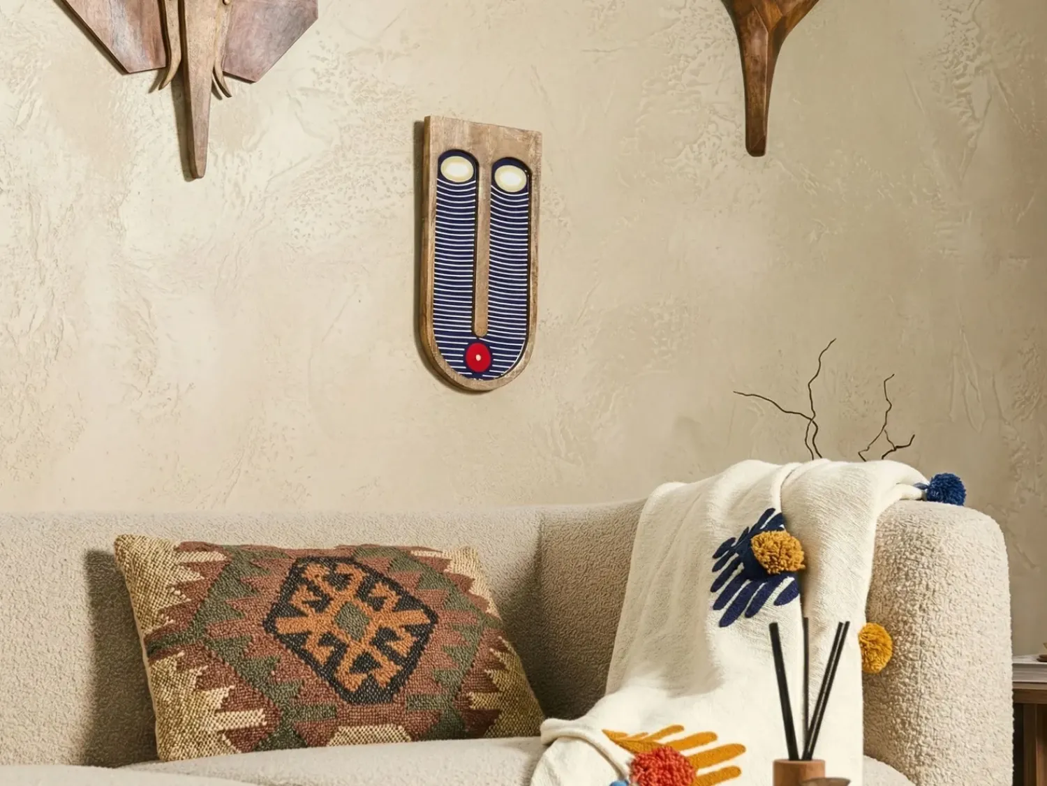 Clearance Beliani Decorazione da parete Volto JIMETA Legno di mango 40 cm Blu Marrone Rosso Blu