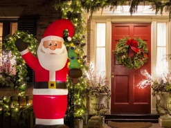 Outlet Beliani Decorazione gonfiabile per esterni LED IVALO Babbo Natale 225 cm Rosso Bianco Rosso Nero Verde