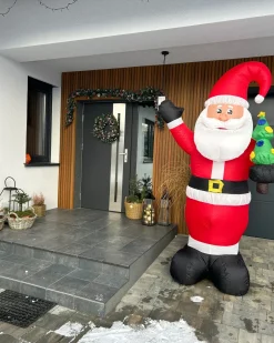 Outlet Beliani Decorazione gonfiabile per esterni LED IVALO Babbo Natale 225 cm Rosso Bianco Rosso Nero Verde