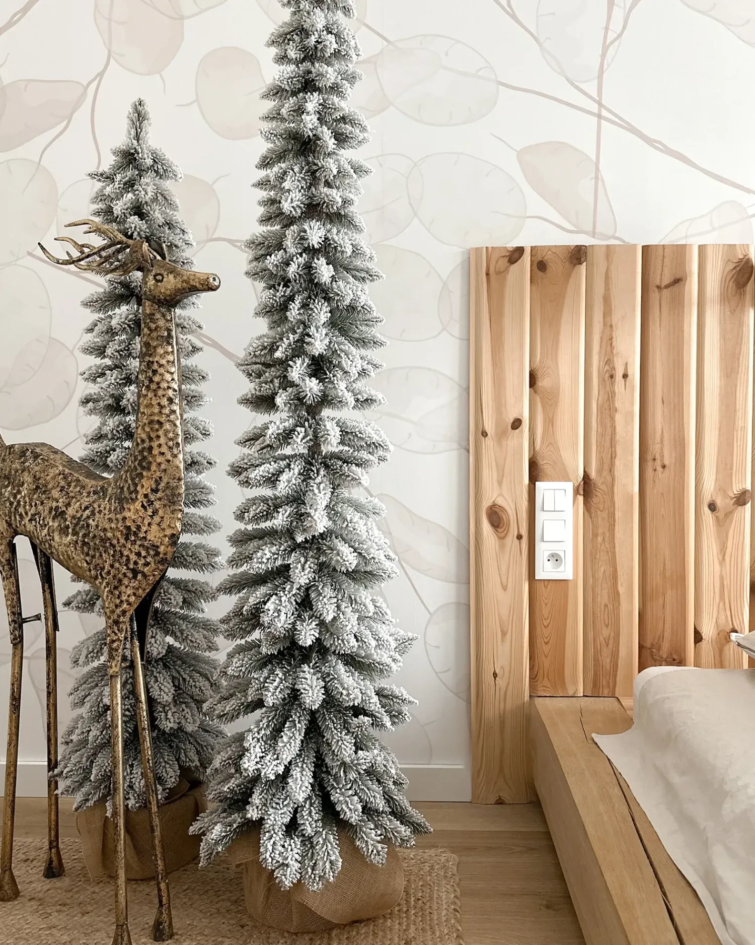 Beliani Decorazione natalizia a pavimento PELLO Renna 126 cm Oro