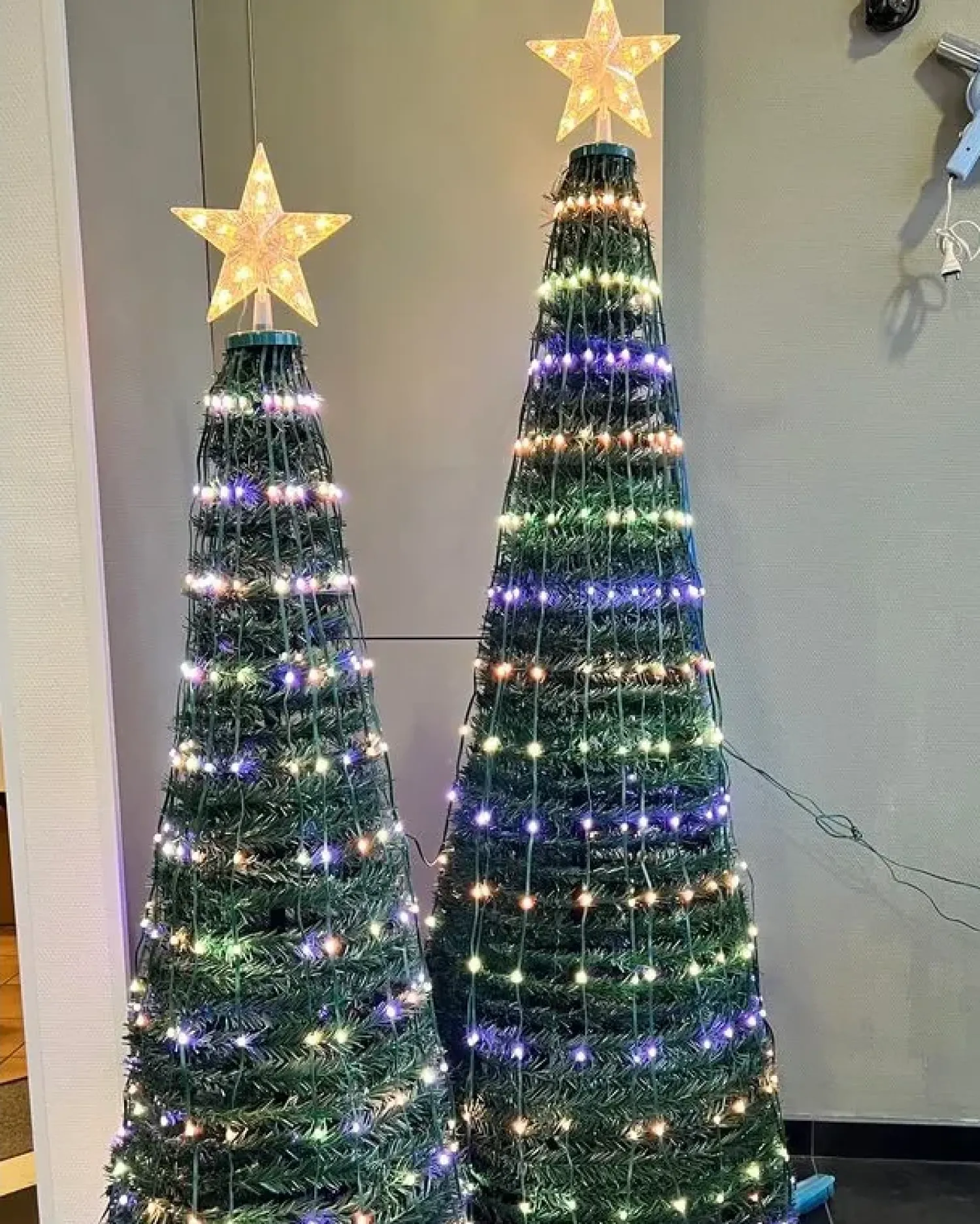 Online Beliani Decorazione natalizia a pavimento Smart LED con App SAARLOQ Albero di Natale Verde