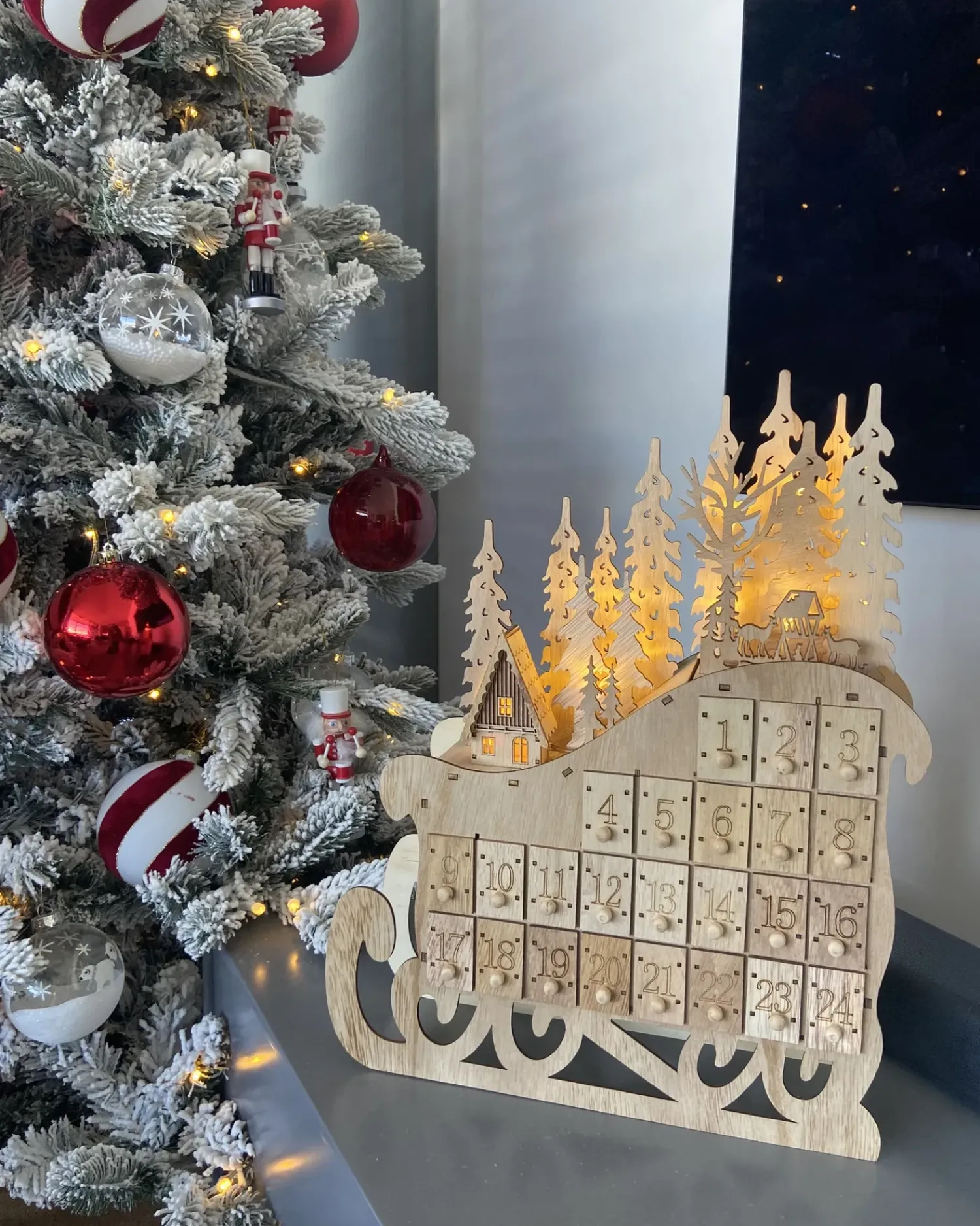 New Beliani Decorazione natalizia LED IMPALA Calendario dell'Avvento 40 cm chiaro Marrone