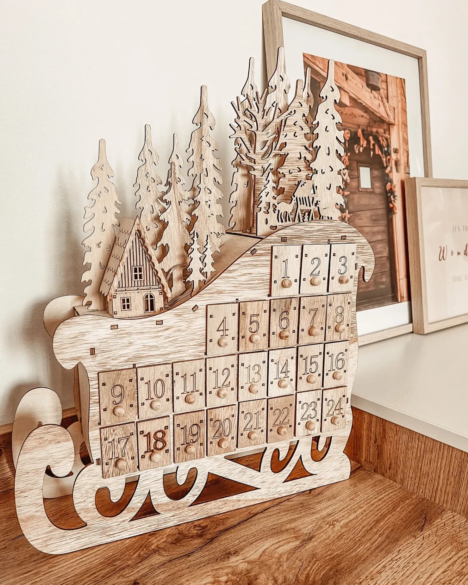 New Beliani Decorazione natalizia LED IMPALA Calendario dell'Avvento 40 cm chiaro Marrone