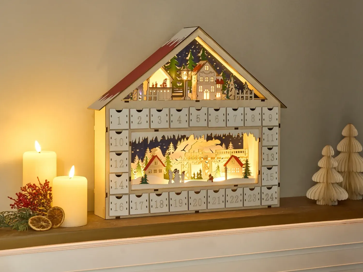 Best Beliani Decorazione natalizia LED NISSER Calendario dell'Avvento 44 cm Marrone chiaro Marrone Multicolore