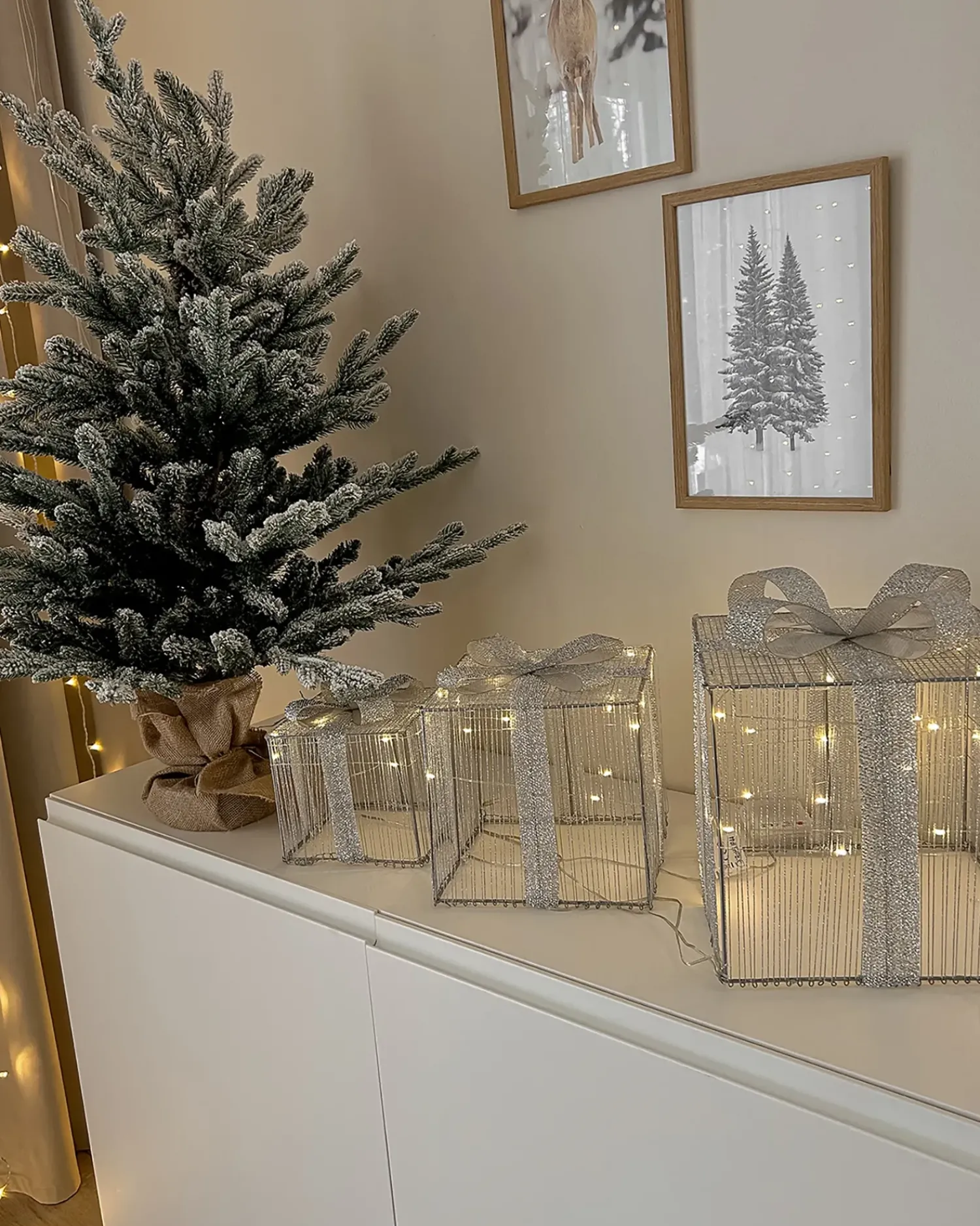 Outlet Beliani Decorazione per esterni LED ARNES Regali di Natale 25/20/15 cm Argento