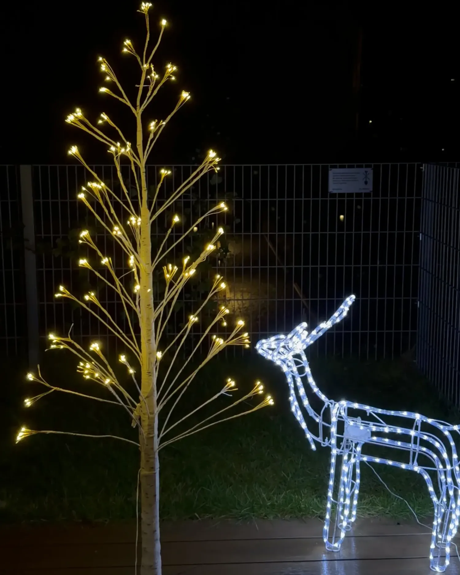 New Beliani Decorazione per esterni LED ALBIONI Albero 180 cm Bianco