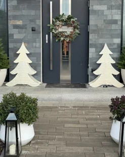 Beliani Decorazione per esterni LED EDASJON Albero di Natale 95 cm Bianco