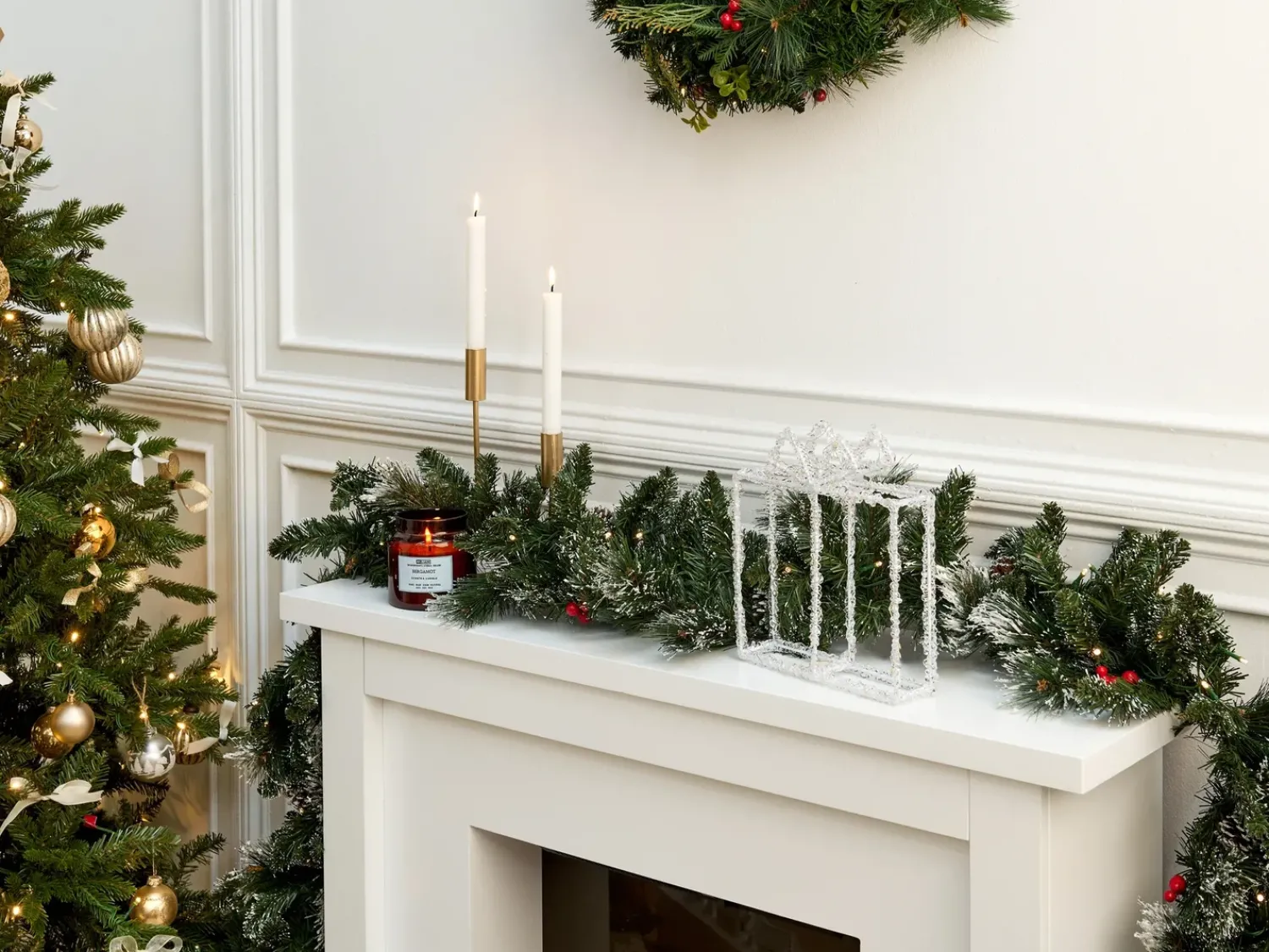 Beliani Decorazione per esterni LED KEMI Regali di Natale 25 cm Bianco