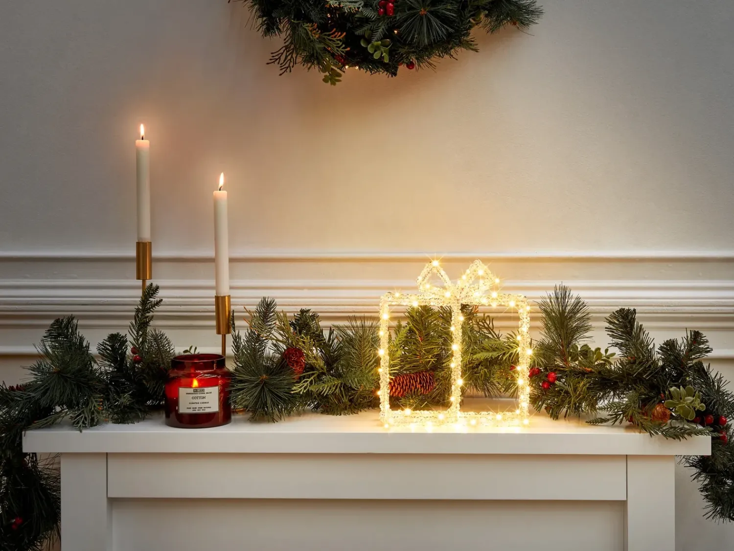 Beliani Decorazione per esterni LED KEMI Regali di Natale 25 cm Bianco