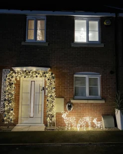 Hot Beliani Decorazione per esterni LED MIKKELI Renna animata 76/47/52 cm Bianco