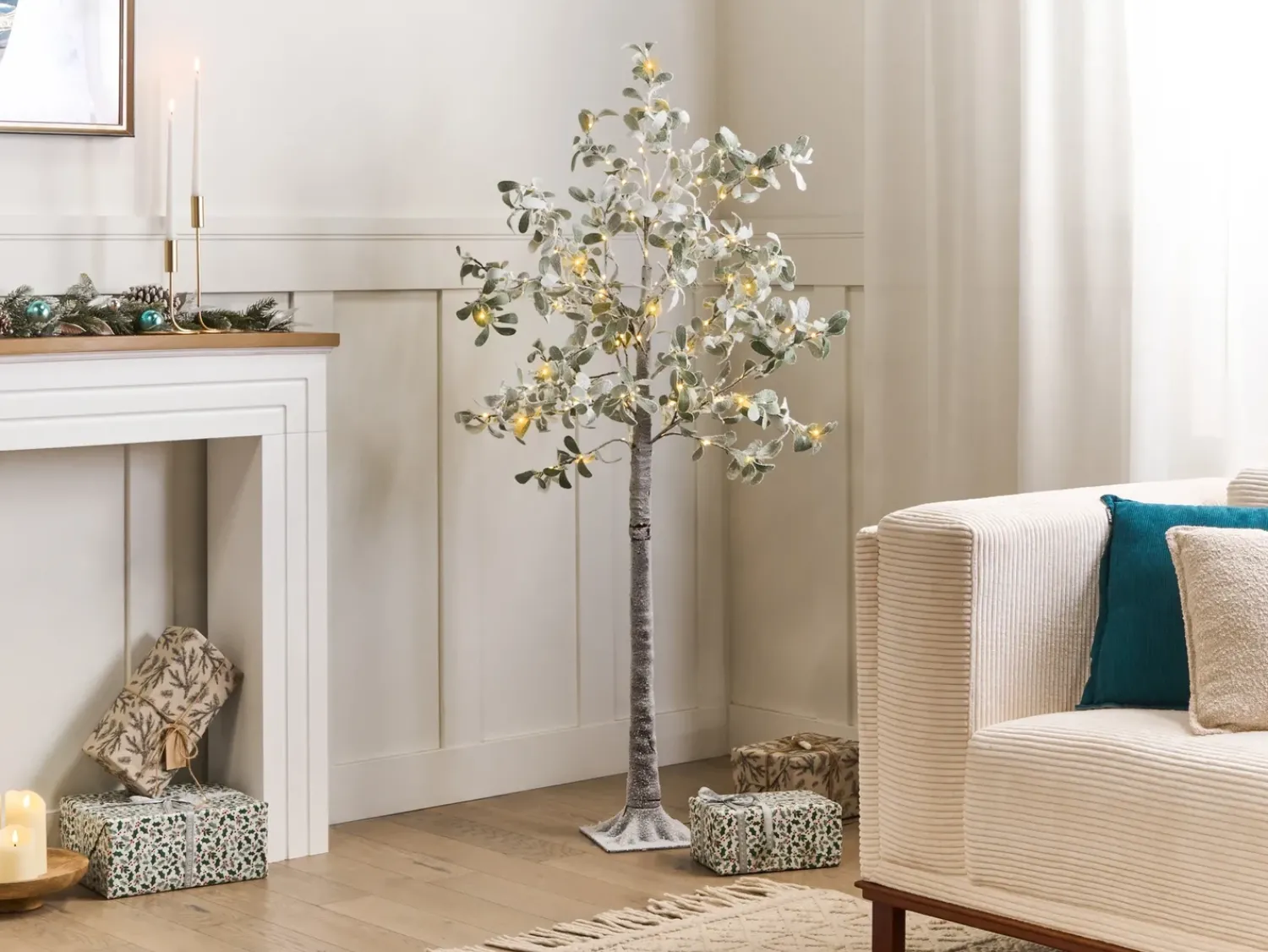 Outlet Beliani Decorazione per esterni LED MELAKKO Albero 150 cm Verde Bianco Verde