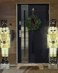 Beliani Decorazione per esterni LED STOROVAN Schiaccianoci 152 cm Bianco/Oro Bianco Oro Nero