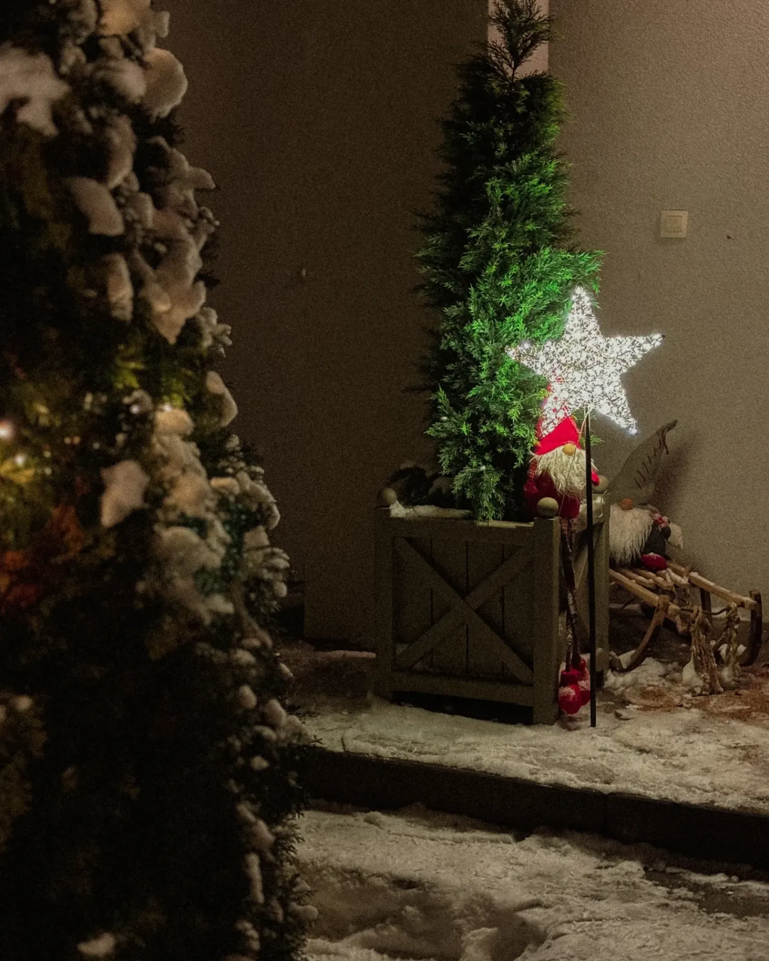 Best Beliani Decorazione per esterni LED SANNAN Stella 110 cm Nero