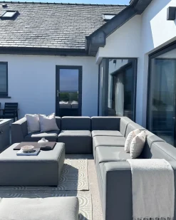 Discount Beliani Divano angolare da giardino con pouf 7 posti AREZZO Modulare Grigio Grigio Nero