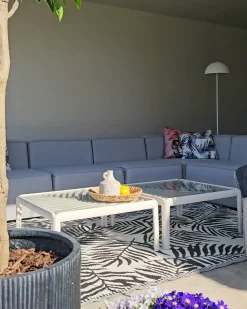 Outlet Beliani Divano angolare da giardino con pouf 7 posti AREZZO Modulare Grigio chiaro Grigio Nero