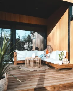 Discount Beliani Divano angolare da giardino 5 posti MARETTIMO Lato destro Legno di acacia certificato Marrone Bianco Marrone