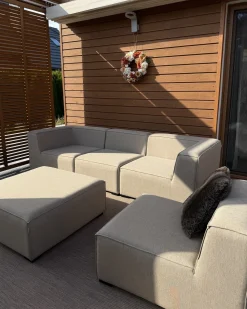 Online Beliani Divano da giardino con pouf 4 posti AREZZO Modulare Beige Beige Nero