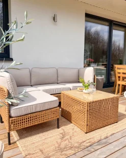 Clearance Beliani Divano da giardino con tavolo 4 posti OMEGANA Modulare Rattan sintetico (PE) Beige chiaro Beige Nero