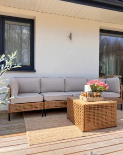 Clearance Beliani Divano da giardino con tavolo 4 posti OMEGANA Modulare Rattan sintetico (PE) Beige chiaro Beige Nero