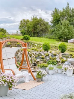 Beliani Dondolo da giardino APRILIA Legno di larice Marrone Beige Marrone