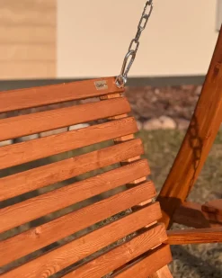 Beliani Dondolo da giardino NOVARA Legno di larice Marrone