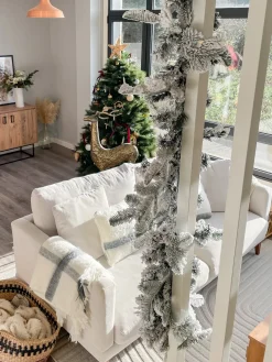 Sale Beliani Festone natalizio innevato LED SUNDO Bianco Bianco Verde