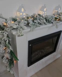 Sale Beliani Festone natalizio innevato LED SUNDO Bianco Bianco Verde