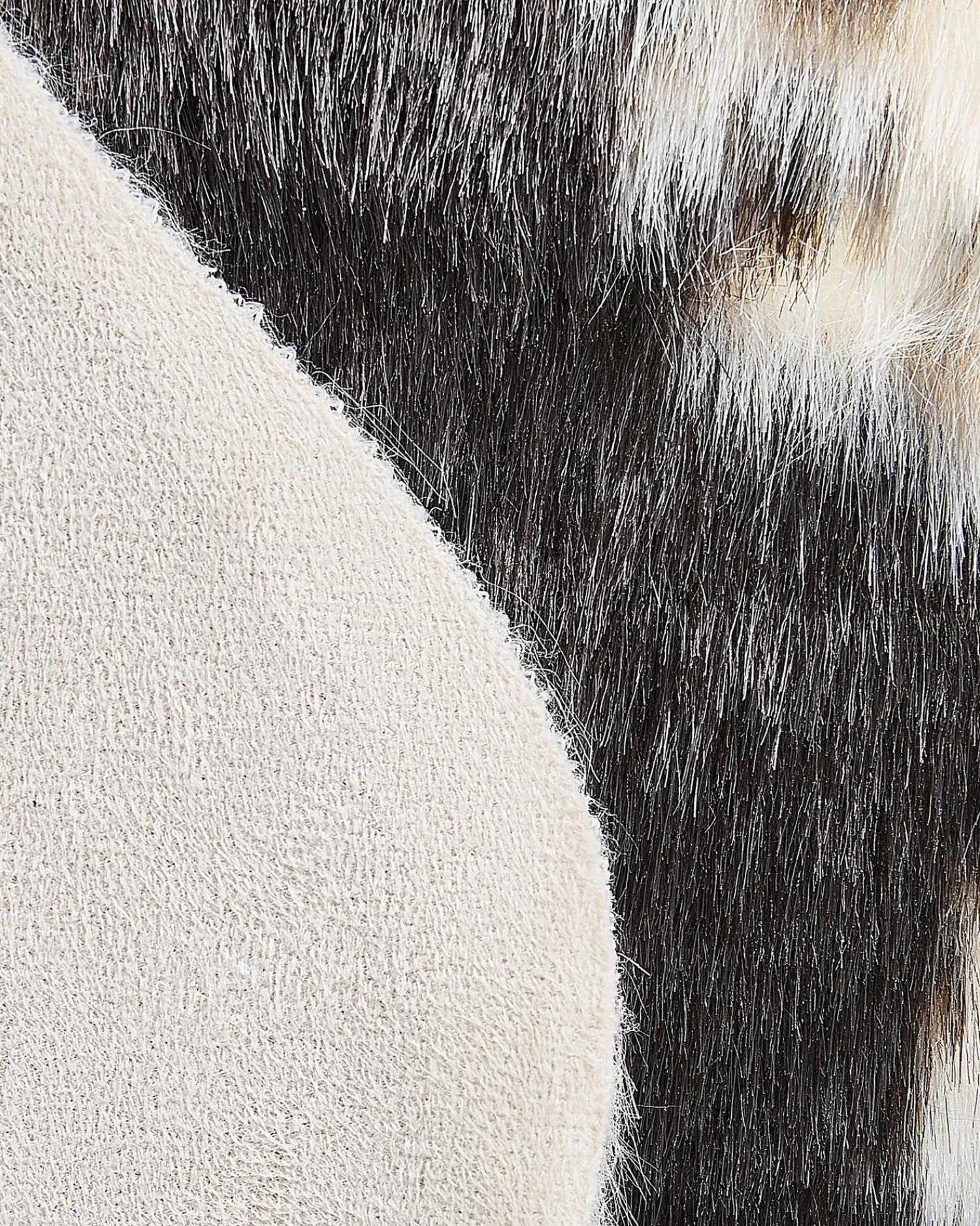 Outlet Beliani Finta pelle di mucca NAMBUNG Nero 60 x 90 cm Bianco Nero