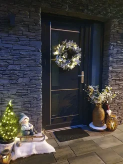 Online Beliani Ghirlanda natalizia innevata LED WHITEHORN Bianco 55 cm Bianco Verde