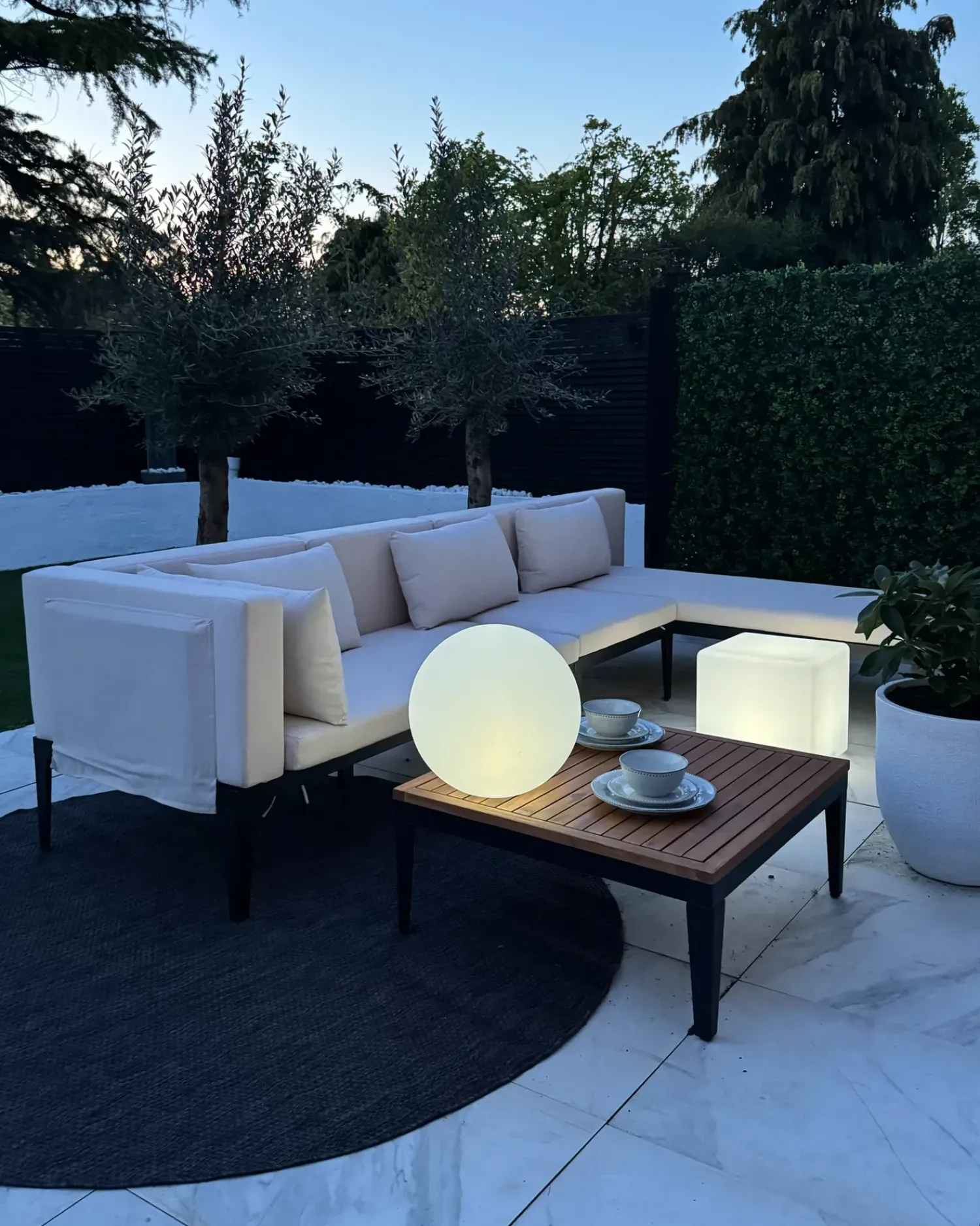 Hot Beliani Lampada a sfera LED per esterni JOCOY con telecomando Bianco