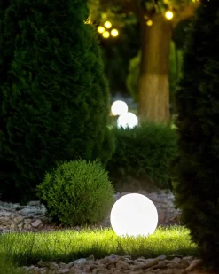 Beliani Lampada a sfera LED per esterni JOCOY con telecomando sporco Bianco