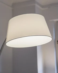 Beliani Lampada da pavimento BENUE Metallo Bianco