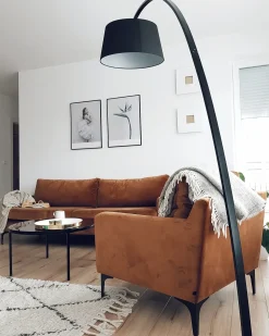 Sale Beliani Lampada da pavimento BENUE Metallo Nero Bianco Nero