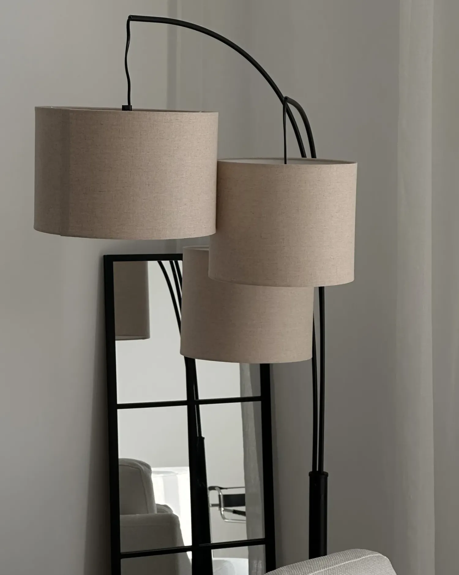 Beliani Lampada da pavimento CARONI Lino Beige Beige Nero