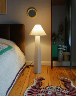 Clearance Beliani Lampada da pavimento DEMBI Lino sintetico chiaro Beige