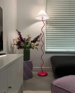 Beliani Lampada da pavimento JIKAWO Metallo Rosa Bianco Rosa