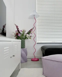 Beliani Lampada da pavimento JIKAWO Metallo Rosa Bianco Rosa