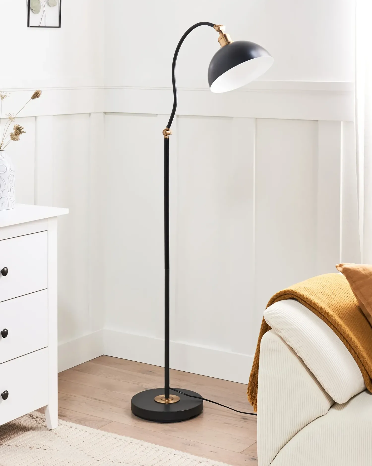 Hot Beliani Lampada da pavimento LENNON Regolabile Metallo Nero Bianco Nero Oro