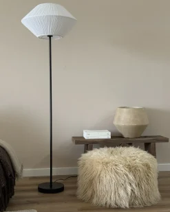 Hot Beliani Lampada da pavimento MAKETSI Metallo Nero Bianco Nero