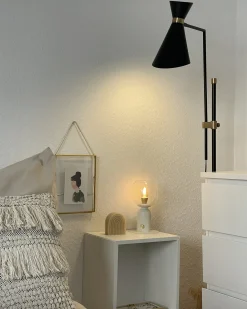Outlet Beliani Lampada da pavimento MELAWI Metallo Nero Oro Nero