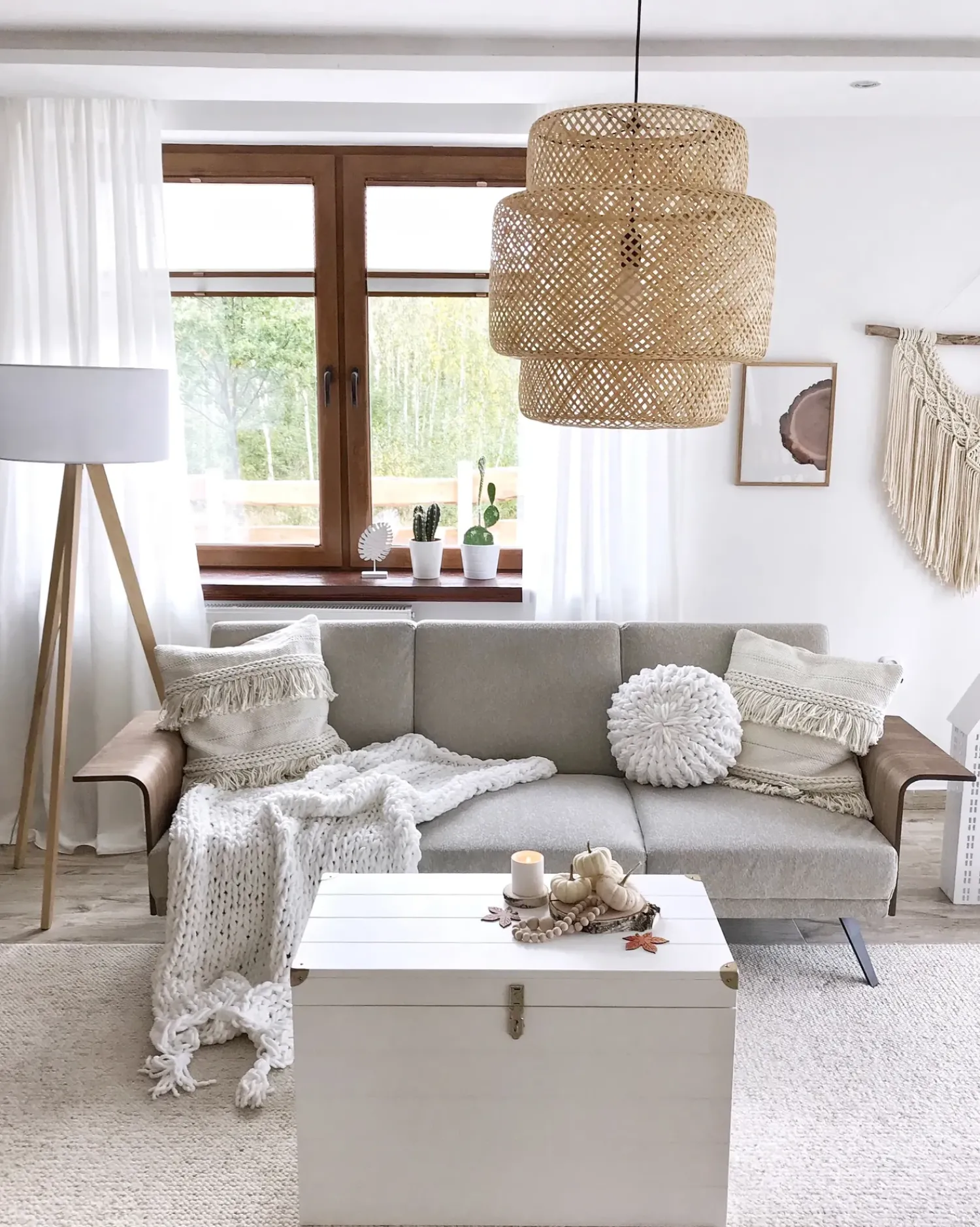 Hot Beliani Lampada da pavimento NITRA Legno di quercia Bianco Bianco Marrone