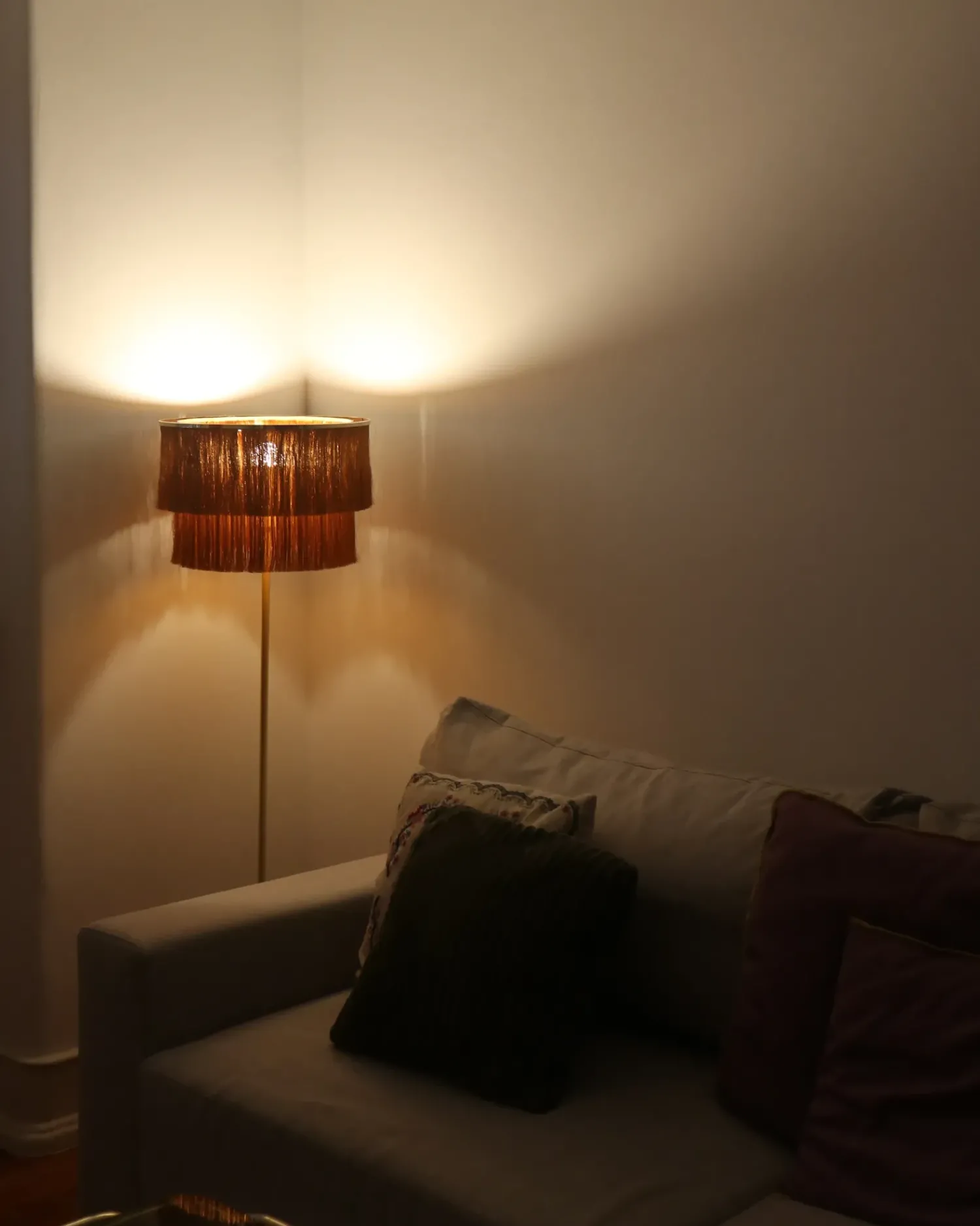 Hot Beliani Lampada da pavimento PERISTERI Metallo Marrone Oro Marrone
